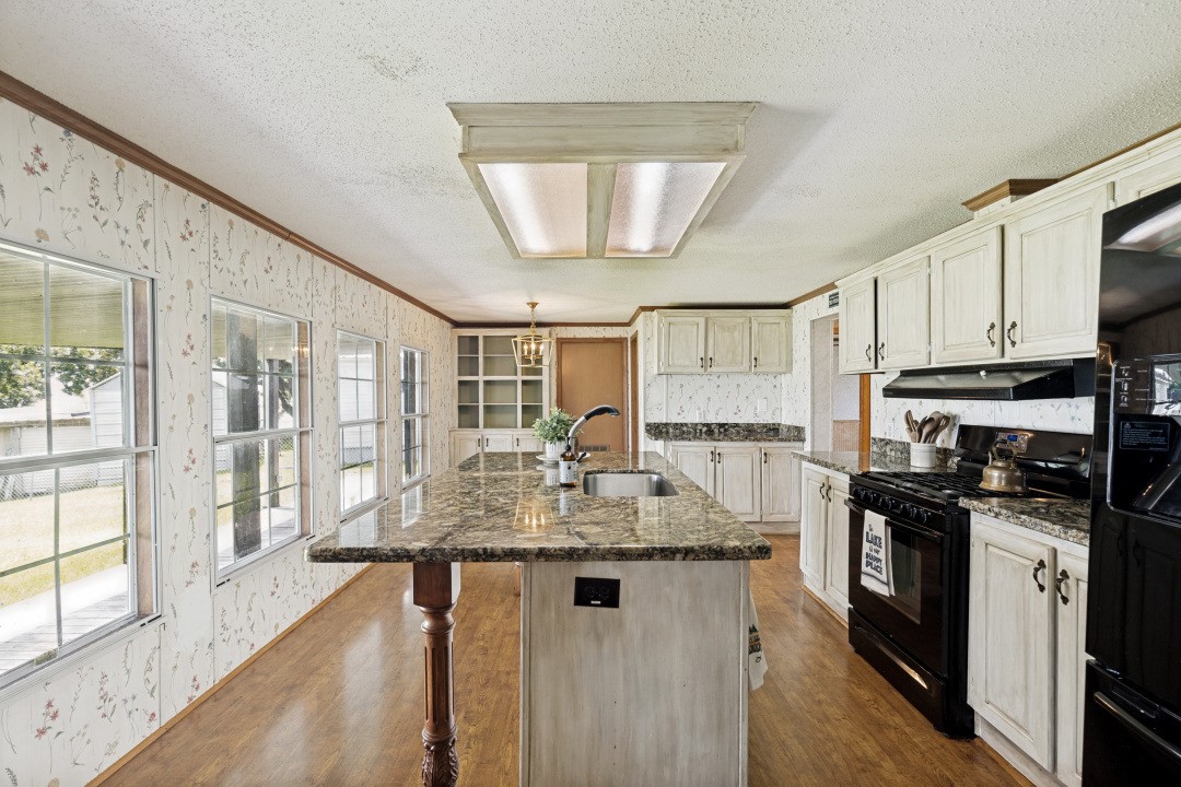 207 Vivian Road Onalaska, TX 77360 - Photo 11 of 34 a kitchen with stainless steel appliances granite countertop a stove a sink and a refrigerator