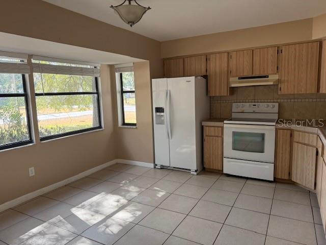 306 Cabot Street Inverness, FL 34452 - Photo 5 of 10 a kitchen with a stove a refrigerator and a sink