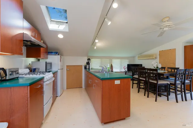 $985,000 | 8301 West Potter Valley Road, Potter Valley, CA 95469