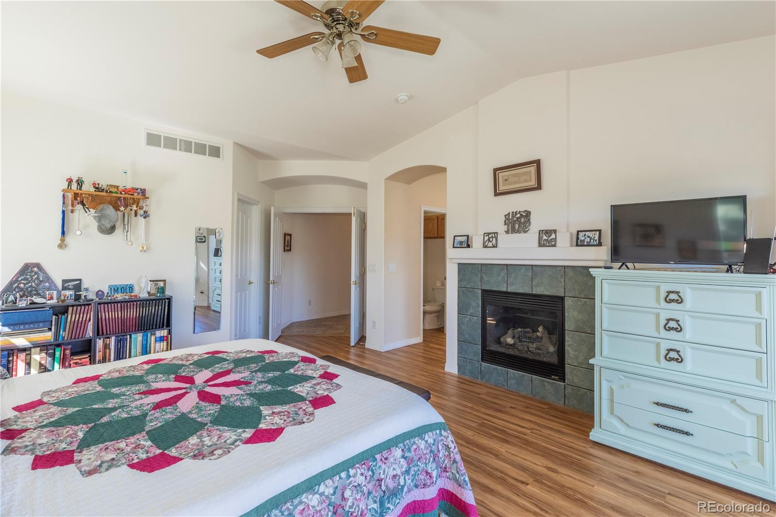 594 Ridgemont Circle Highlands Ranch, CO 80126 - Photo 17 of 40 Gallery Image 17