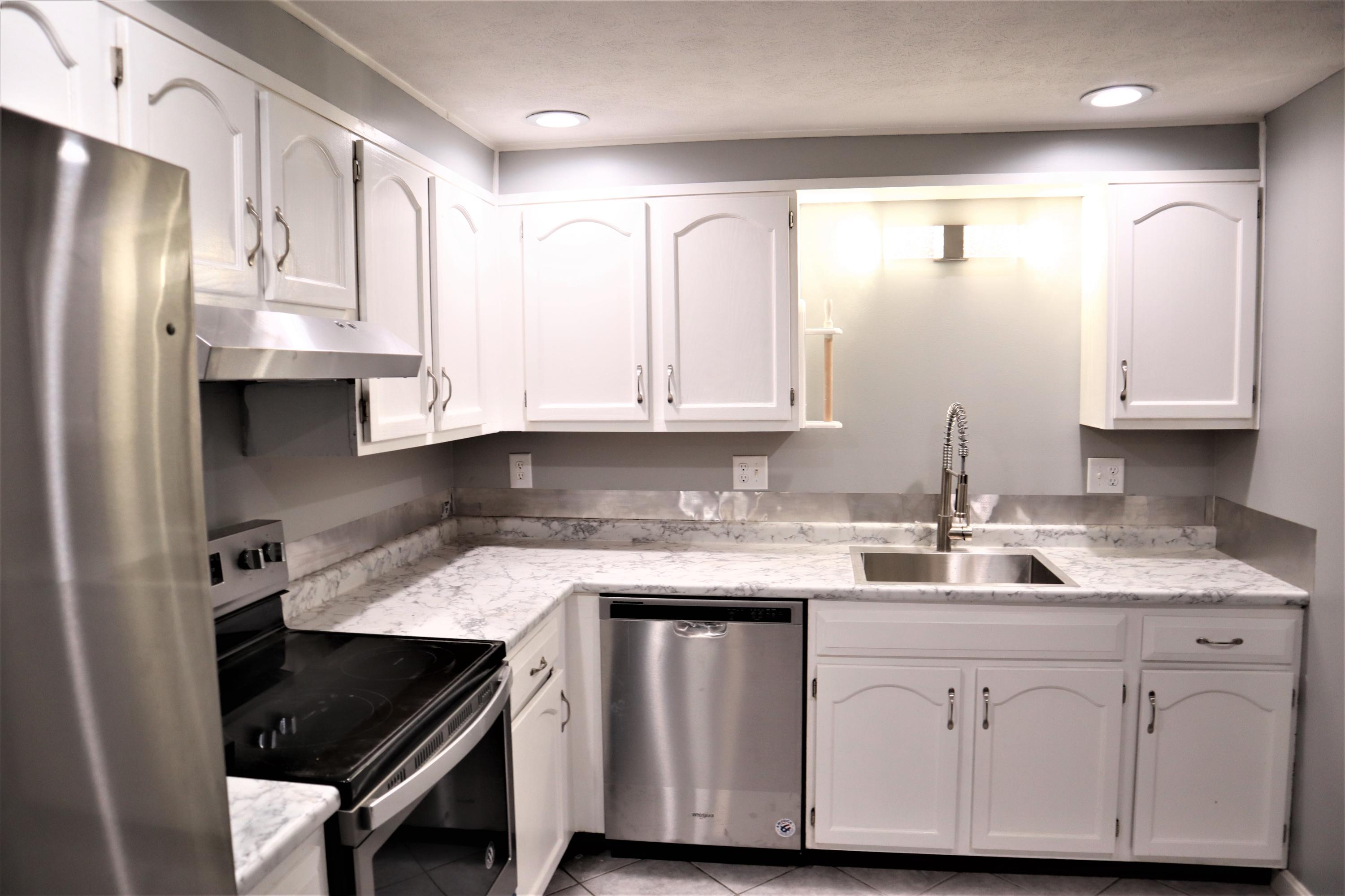 39 Smithwheel Road, Unit 20 Old Orchard Beach, ME 04064 - Photo 6 of 23 IMG_0094