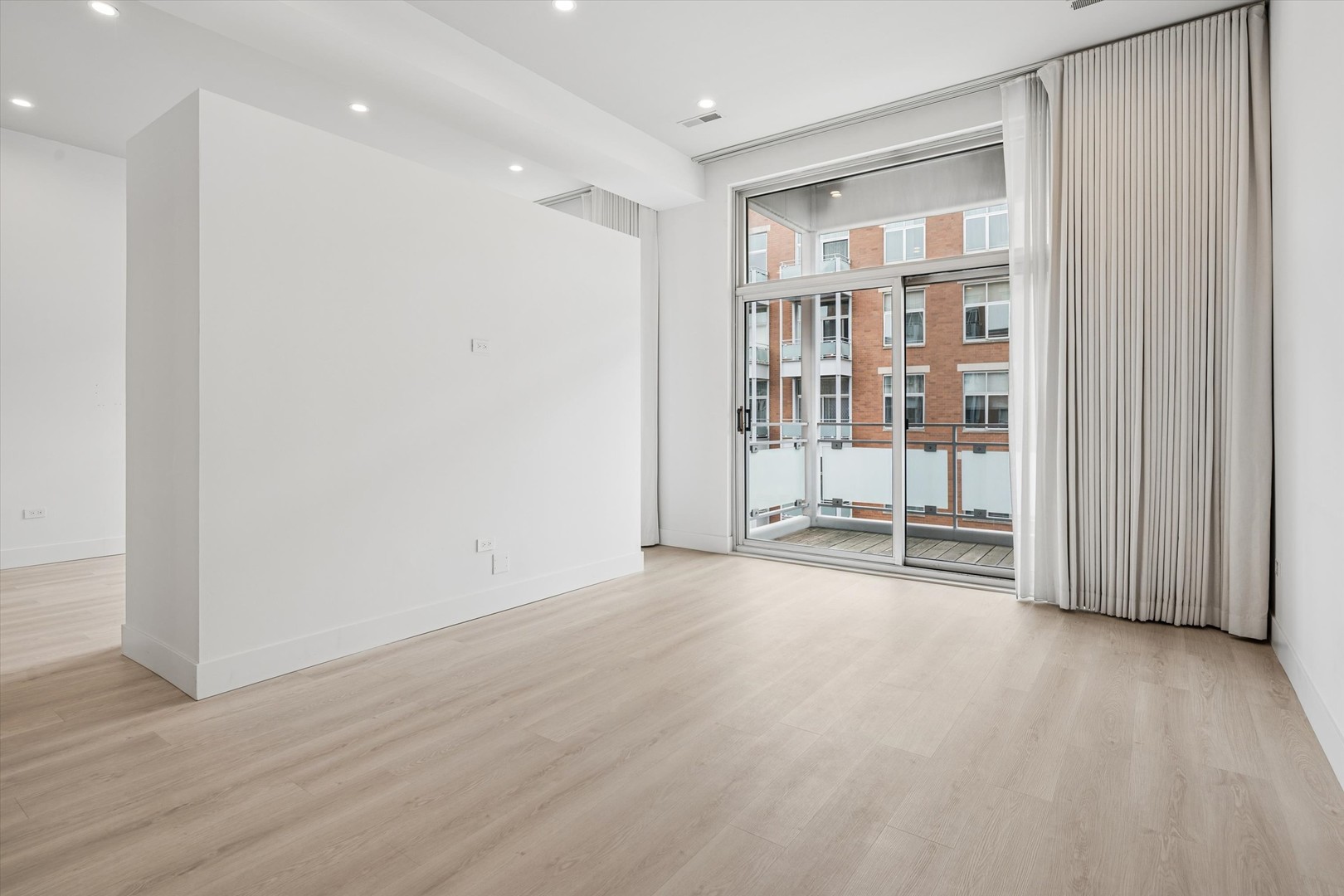 949 West Madison Street, Unit 406 Chicago, IL 60607 - Photo 3 of 17