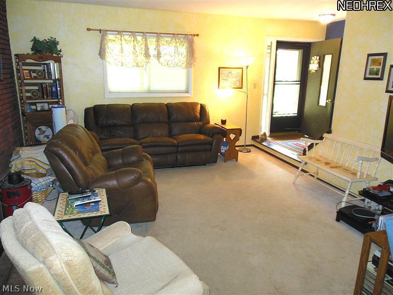 2063 Atkins Road Geneva, OH 44041 - Photo 2 of 7 Living Room