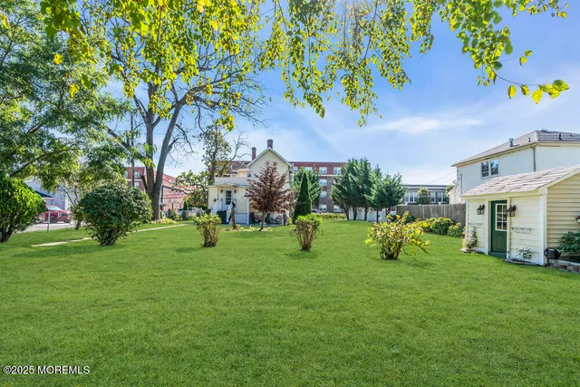 a bunch of trees and houses in front of a big yard