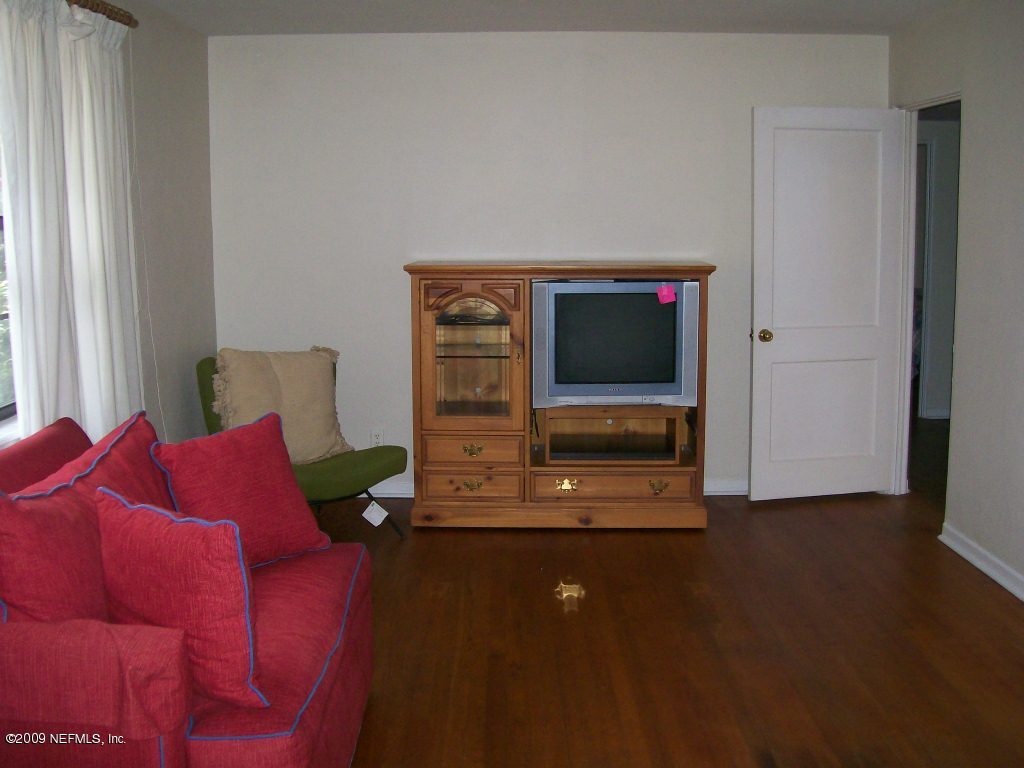 4653 Tanbark Road Jacksonville, FL 32210 - Photo 4 of 10 Living Room