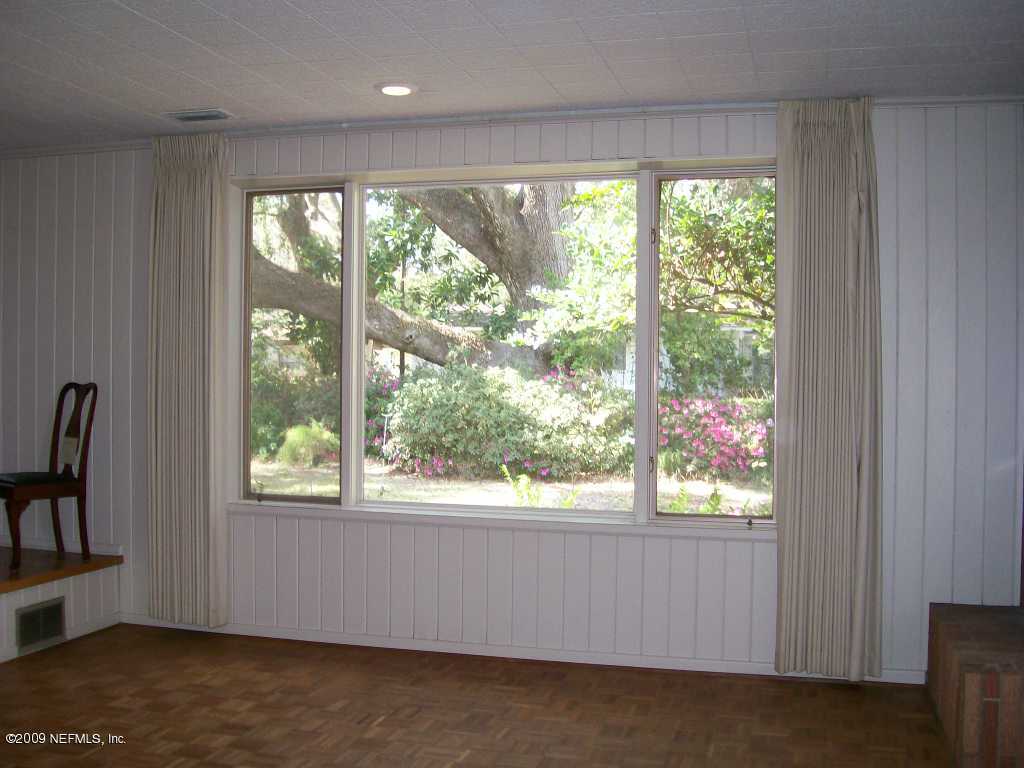4653 Tanbark Road Jacksonville, FL 32210 - Photo 6 of 10 Great Room overlooking Backyard