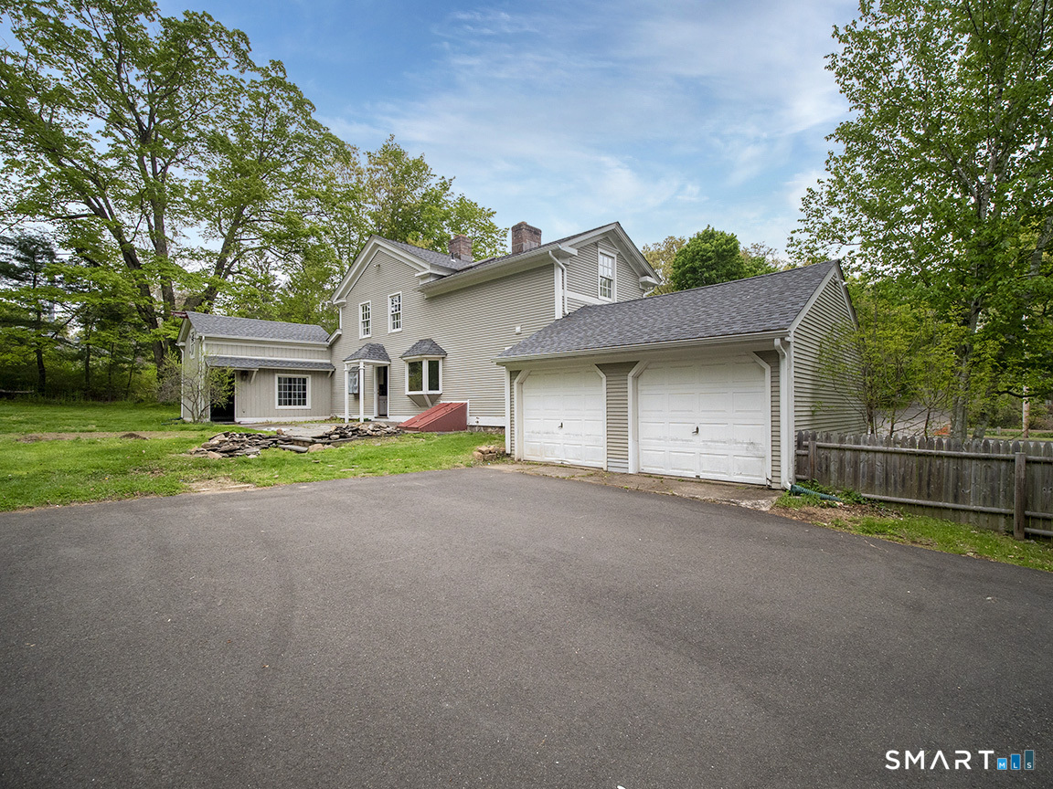 388 Amity Road Woodbridge, CT 06525 - Photo 3 of 39
