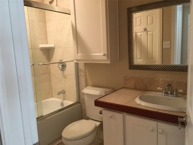 $975 | 18617 Egret Bay Boulevard, Unit 303, Webster, TX 77058