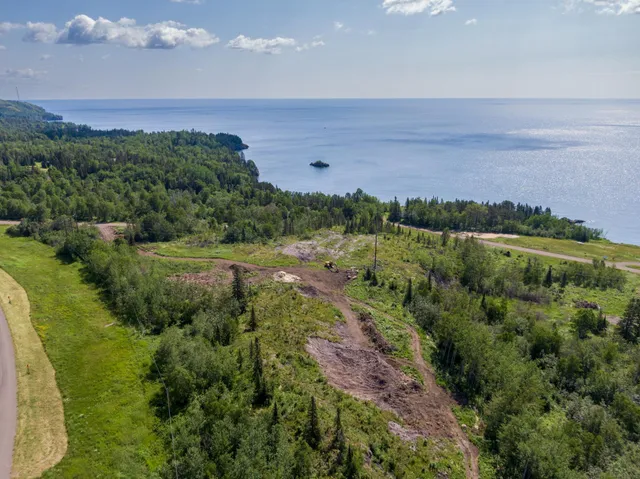 $774,000 | 118-124 East Lakeview Drive, Silver Bay, MN 55614