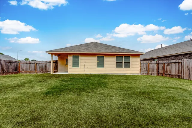 a view of a house with a backyard