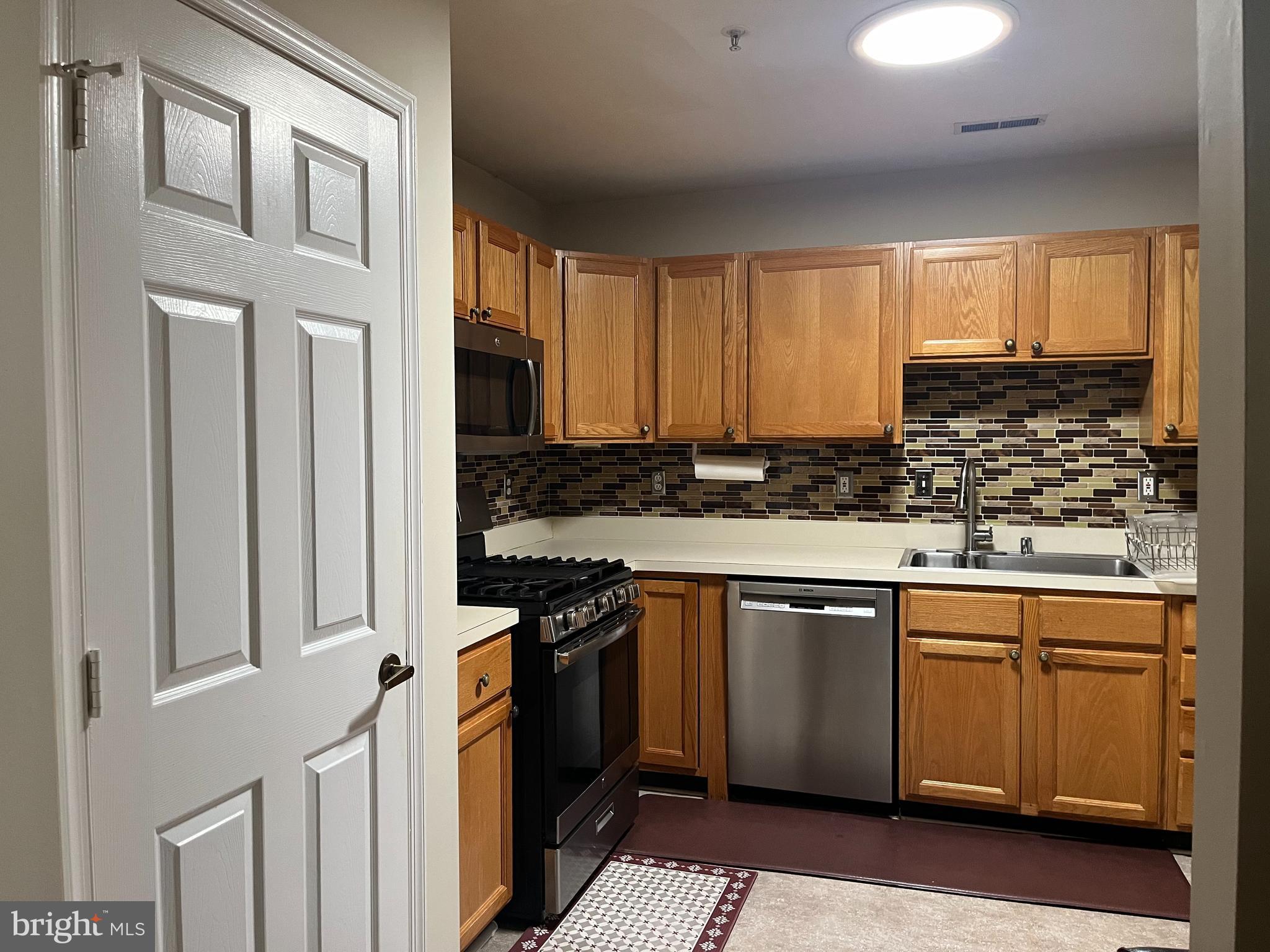 2622 Rigging Drive Annapolis, MD 21401 - Photo 7 of 27 Kitchen with Pantry Door