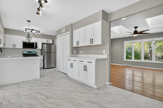 $419,500 | 1245 Winaki Trail, Algonquin, IL 60102