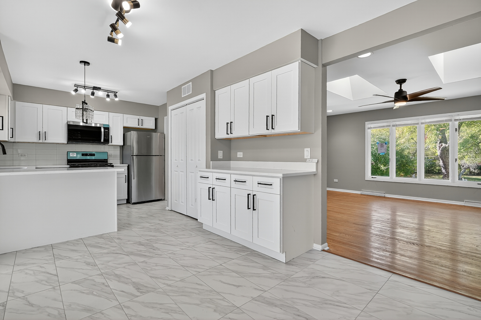 1245 Winaki Trail Algonquin, IL 60102 - Photo 15 of 39 a kitchen with stainless steel appliances kitchen island granite countertop a stove a sink and a refrigerator