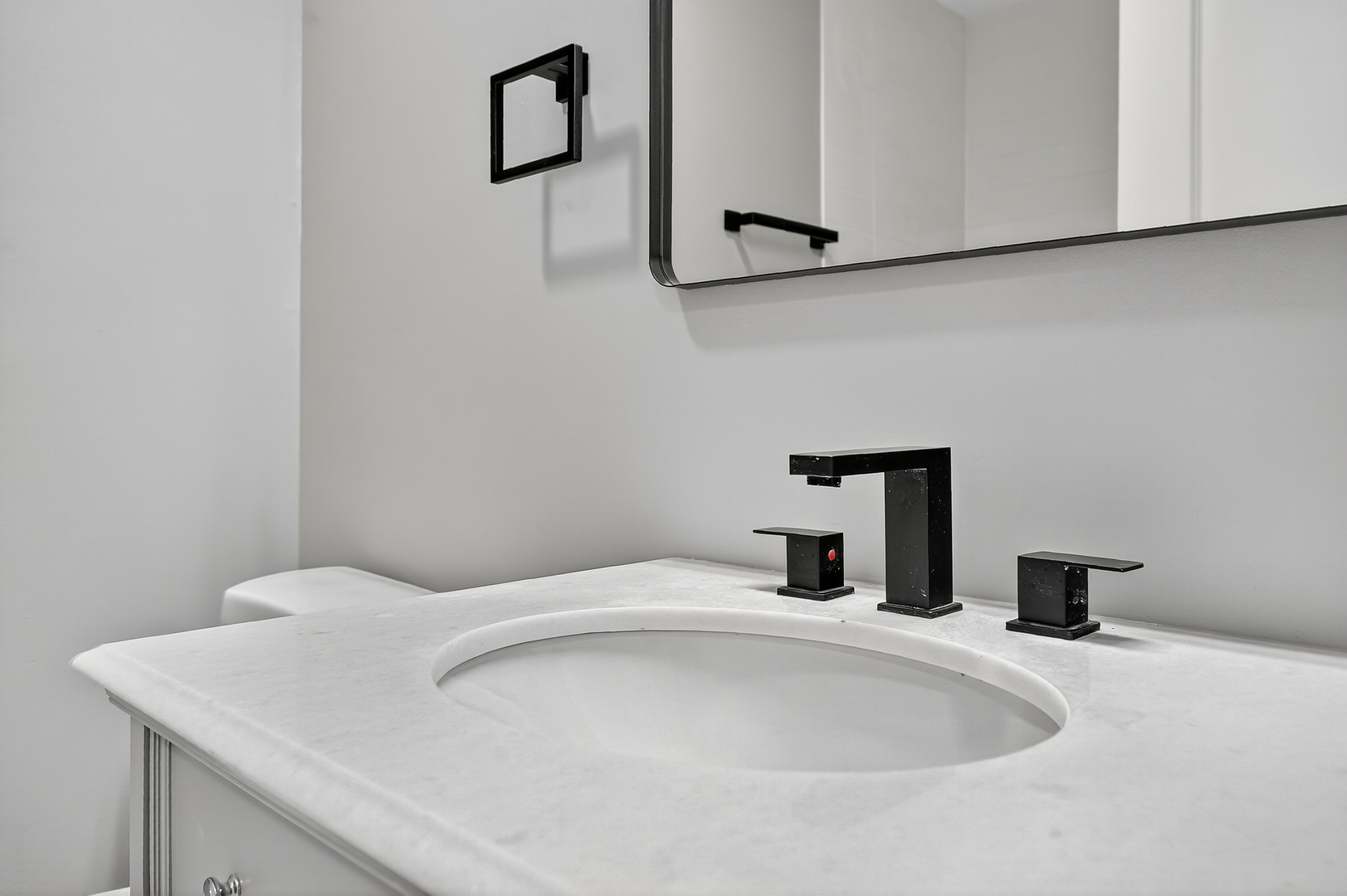 1245 Winaki Trail Algonquin, IL 60102 - Photo 21 of 39 a bathroom with a sink and mirror