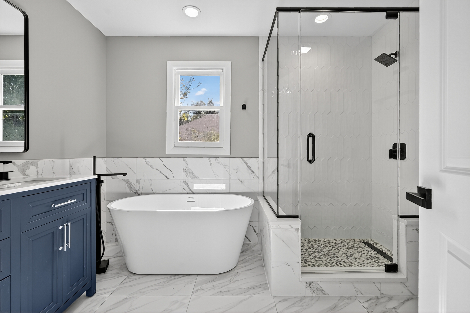 1245 Winaki Trail Algonquin, IL 60102 - Photo 25 of 39 a spacious bathroom with a bathtub and shower