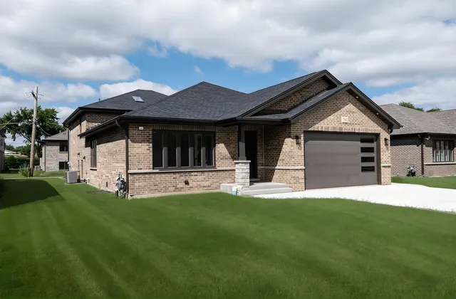 $619,000 | 7942 74th Street, Bridgeview, IL 60455