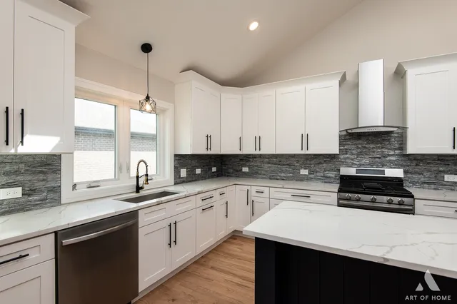 $619,000 | 7942 74th Street, Bridgeview, IL 60455