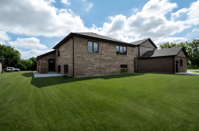 $619,000 | 7942 74th Street, Bridgeview, IL 60455