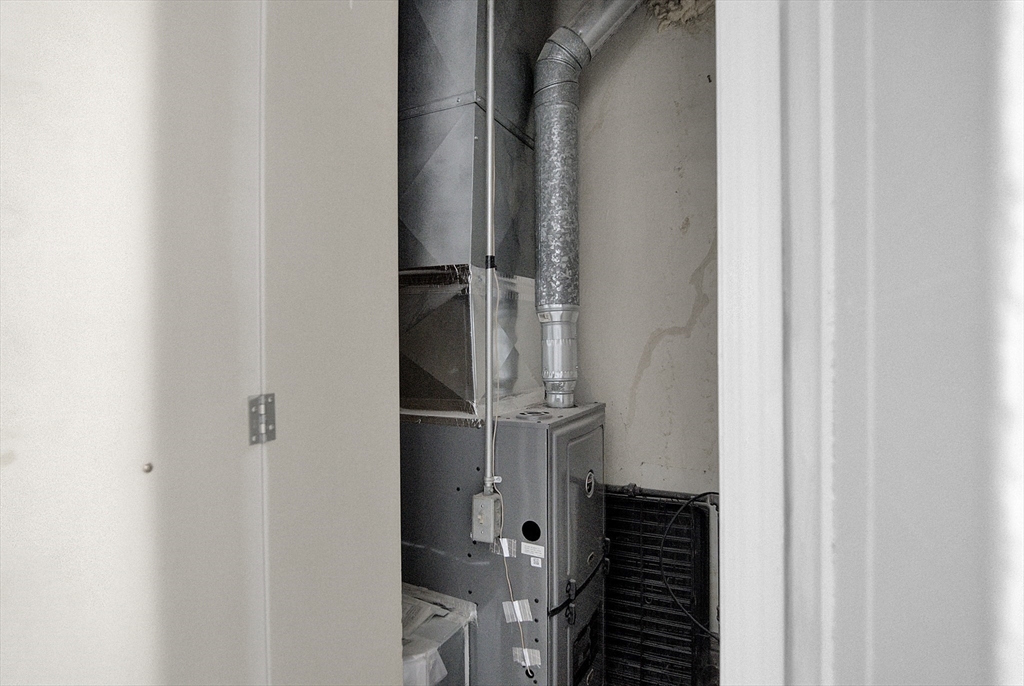 1397 Worcester Street, Unit 2 Springfield, MA 01151 - Photo 14 of 15 a close view of walk in closet