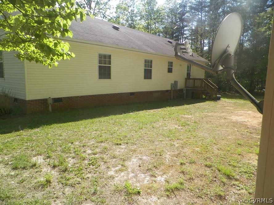 4619 Venable Road Kents Store, VA 23084 - Photo 4 of 21 a backyard of a house