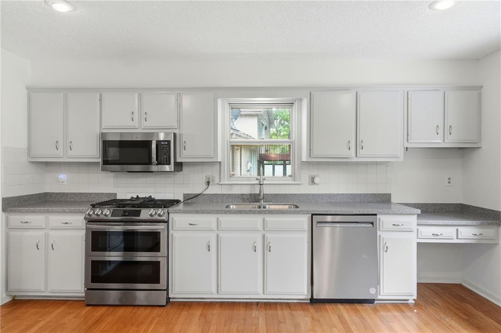 11809 Rosehill Road Overland Park, KS 66210 - Photo 11 of 38