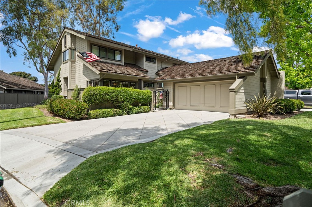 49 Pinewood, Unit 25 Irvine, CA 92604 - Photo 2 of 42 a front view of a house with a yard and garage