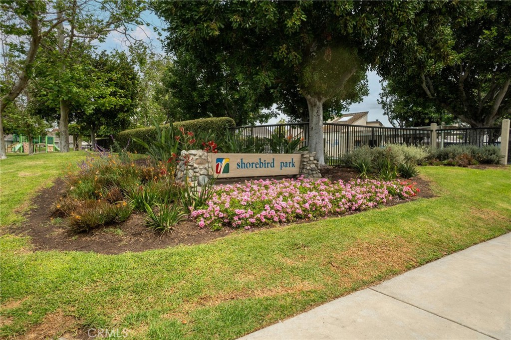 49 Pinewood, Unit 25 Irvine, CA 92604 - Photo 34 of 42 a view of a garden with flowers and trees
