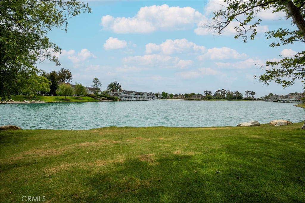 49 Pinewood, Unit 25 Irvine, CA 92604 - Photo 35 of 42 a view of a lake with houses in the back