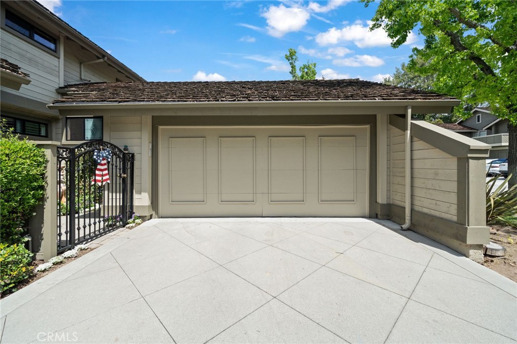 49 Pinewood, Unit 25 Irvine, CA 92604 - Photo 5 of 42 a front view of a house