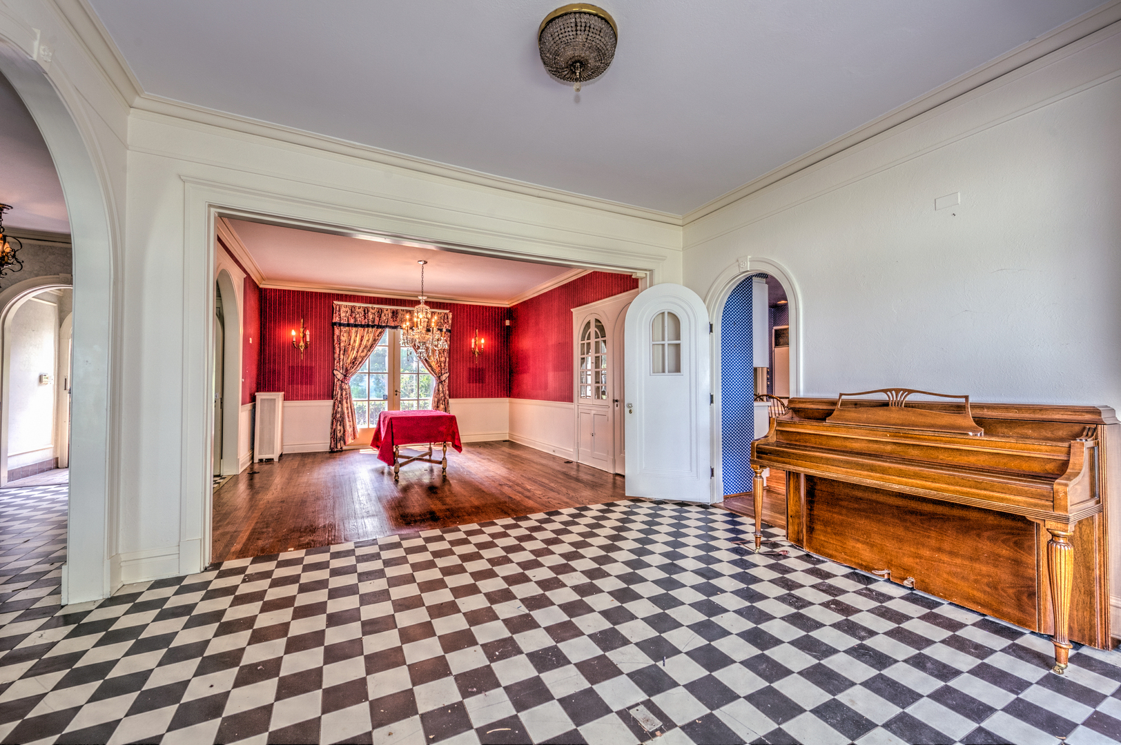 141 Sheridan Road Winnetka, IL 60093 - Photo 19 of 58 a living room with furniture and a flat screen tv