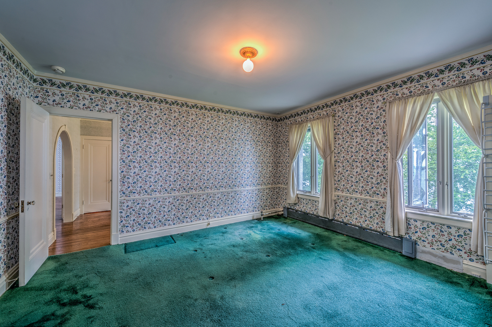 141 Sheridan Road Winnetka, IL 60093 - Photo 31 of 58 an empty room with windows