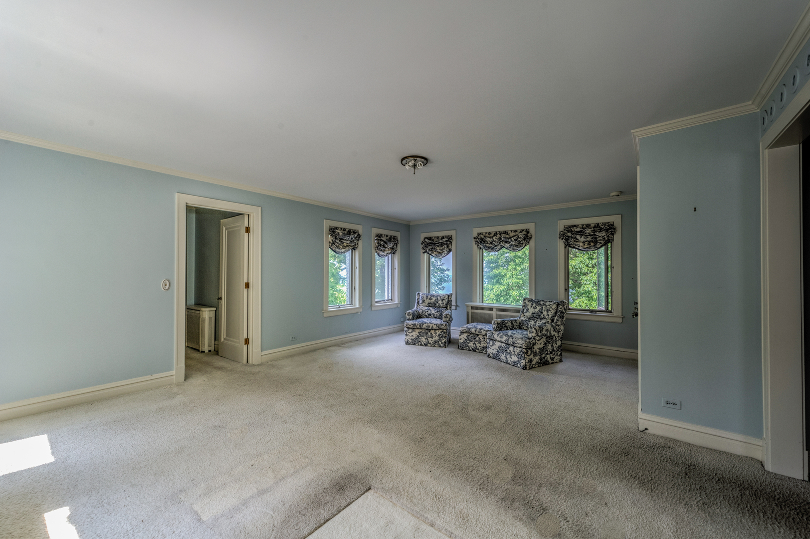141 Sheridan Road Winnetka, IL 60093 - Photo 41 of 58 a view of a livingroom with furniture and white walls