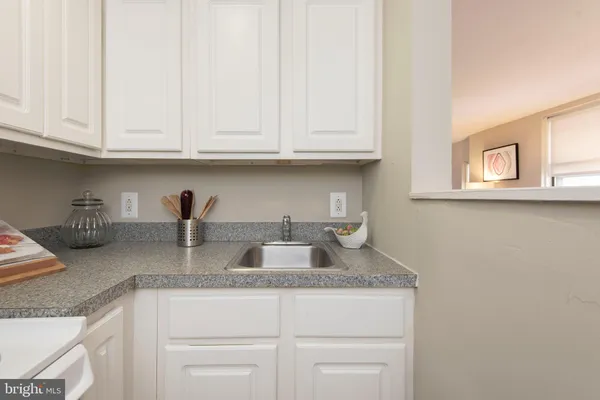 $1,110 | 201 South 13th Street, Unit 303, Philadelphia, PA 19107