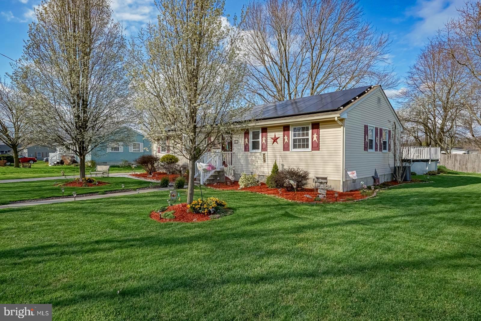 82 Georgia Road Pennsville, NJ 08070 - Photo 19 of 42 Beautifully Landscaped Yard!