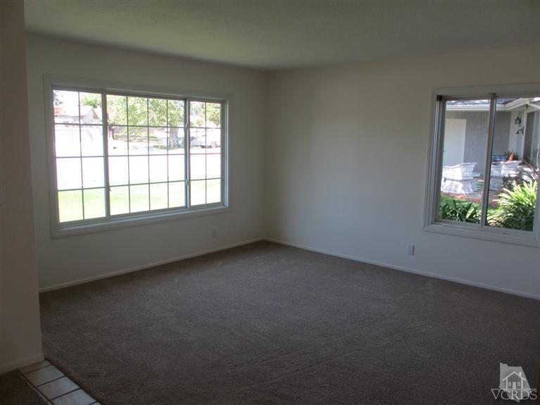 13556 East Quail Summit Road Moorpark, CA 93021 - Photo 4 of 8 an empty room with a window