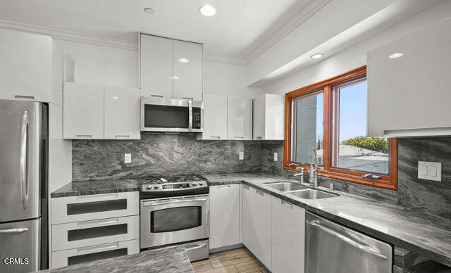1663 Selby Avenue, Unit 3 Los Angeles, CA 90024 - Photo 1 of 9 1663 Selby - Pic #8 edited