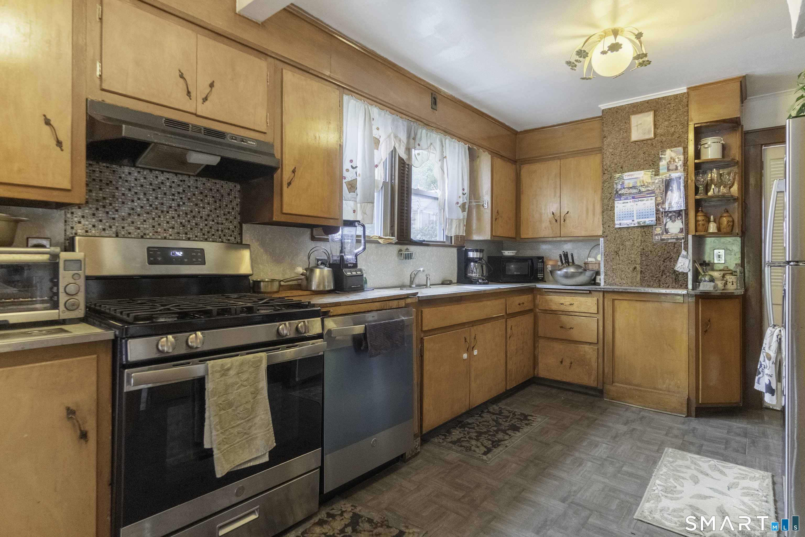 33 Colonial Road, Unit 9 Stamford, CT 06906 - Photo 13 of 38