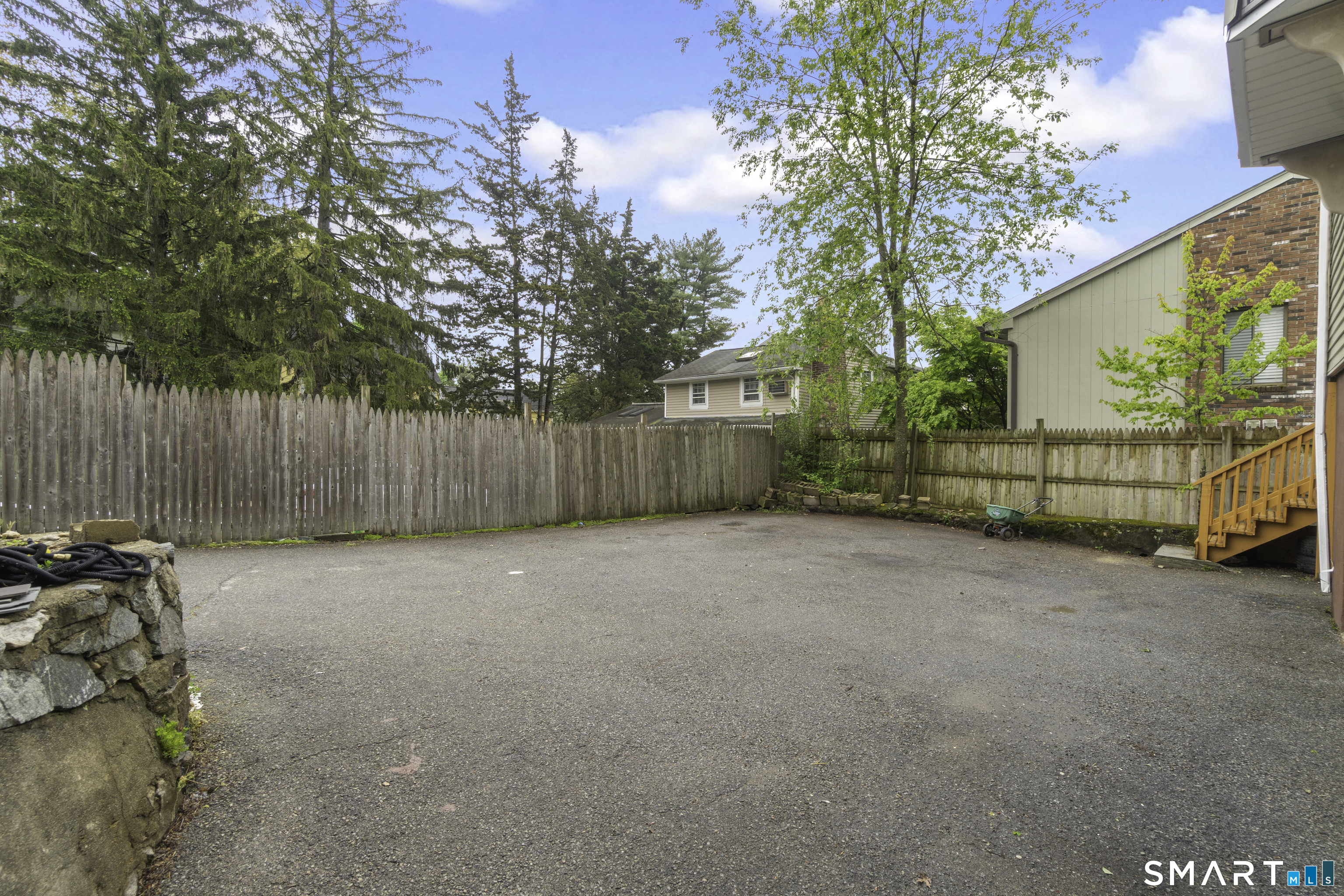 33 Colonial Road, Unit 9 Stamford, CT 06906 - Photo 5 of 38