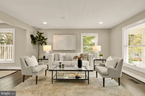 $799,900 | 4000 Roberts Road, Fairfax, VA 22032
