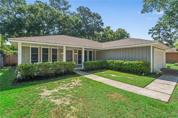 $275,000 | 380 Ridgewood Drive, Mandeville, LA 70471