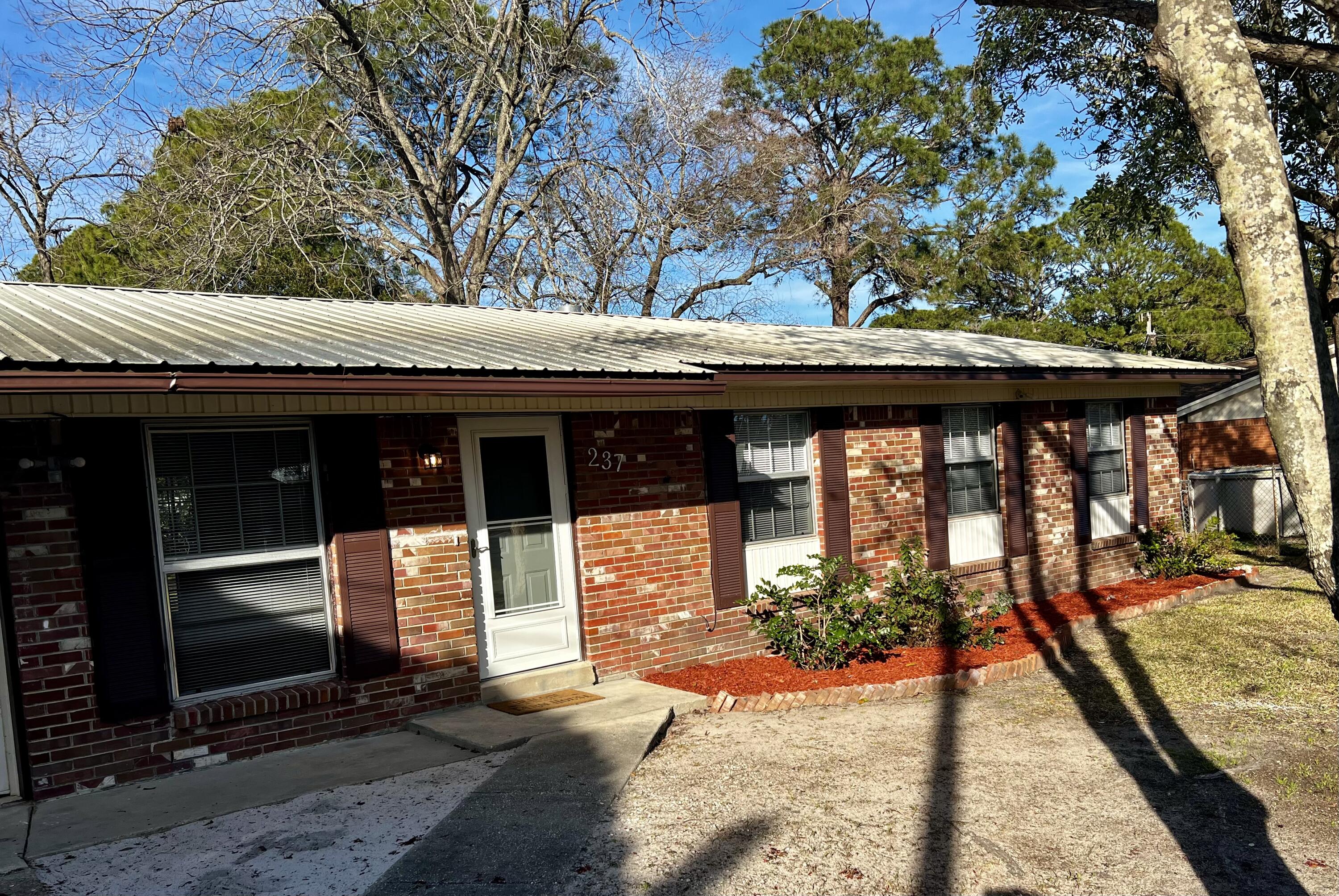 237 Deluna Rd Southwest  