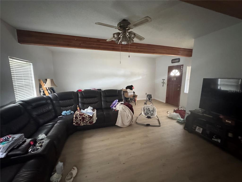 5515 Shad Road Jacksonville, FL 32257 - Photo 9 of 16 a living room with furniture
