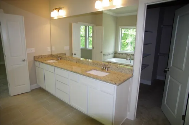 $563,078 | 715 Deer Hollow Trace, Suwanee, GA 30024