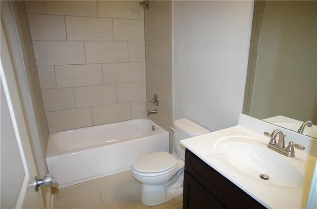 $563,078 | 715 Deer Hollow Trace, Suwanee, GA 30024