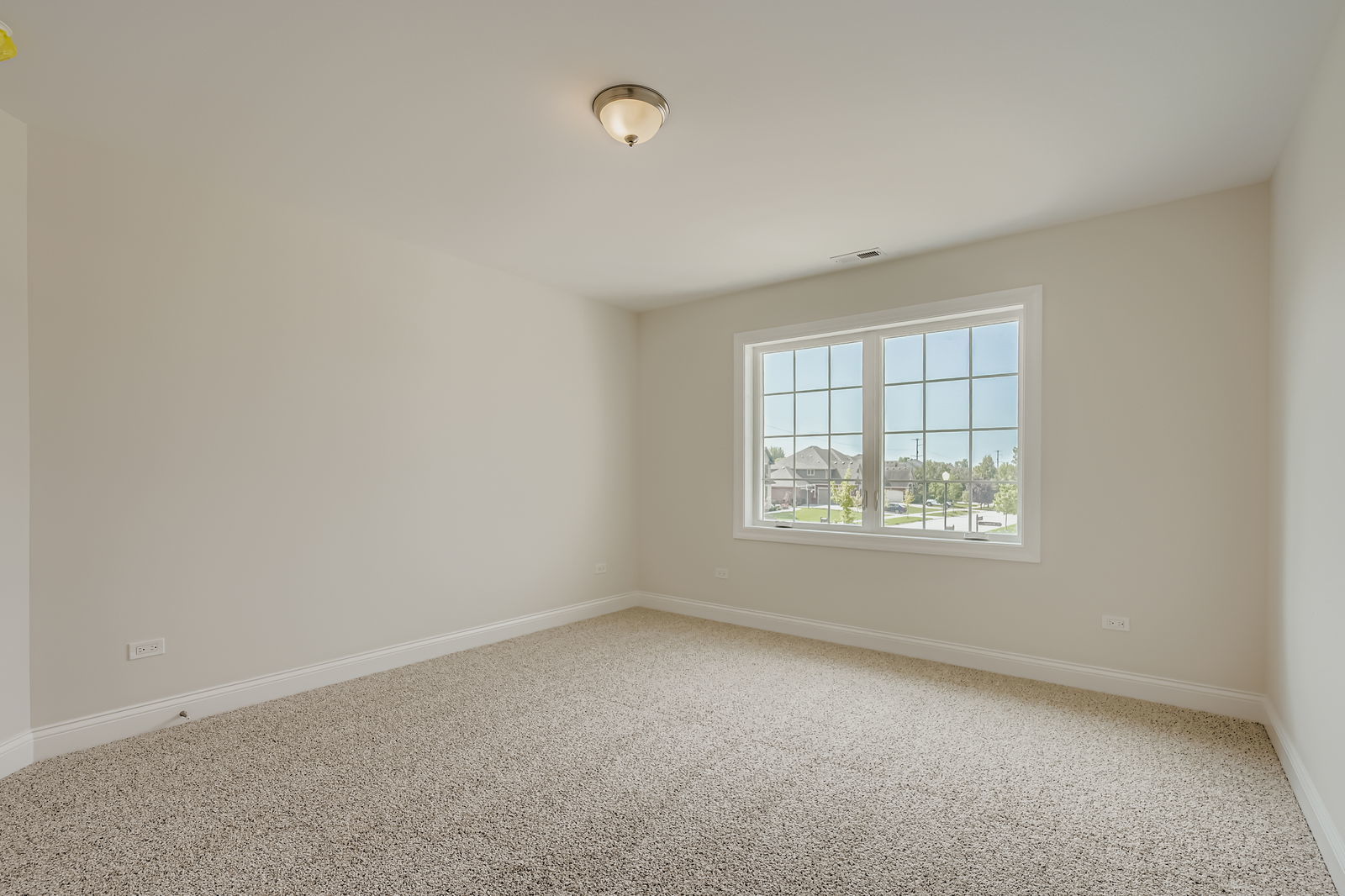 24760 South Hickory Court Crete, IL 60417 - Photo 13 of 15 an empty room with windows