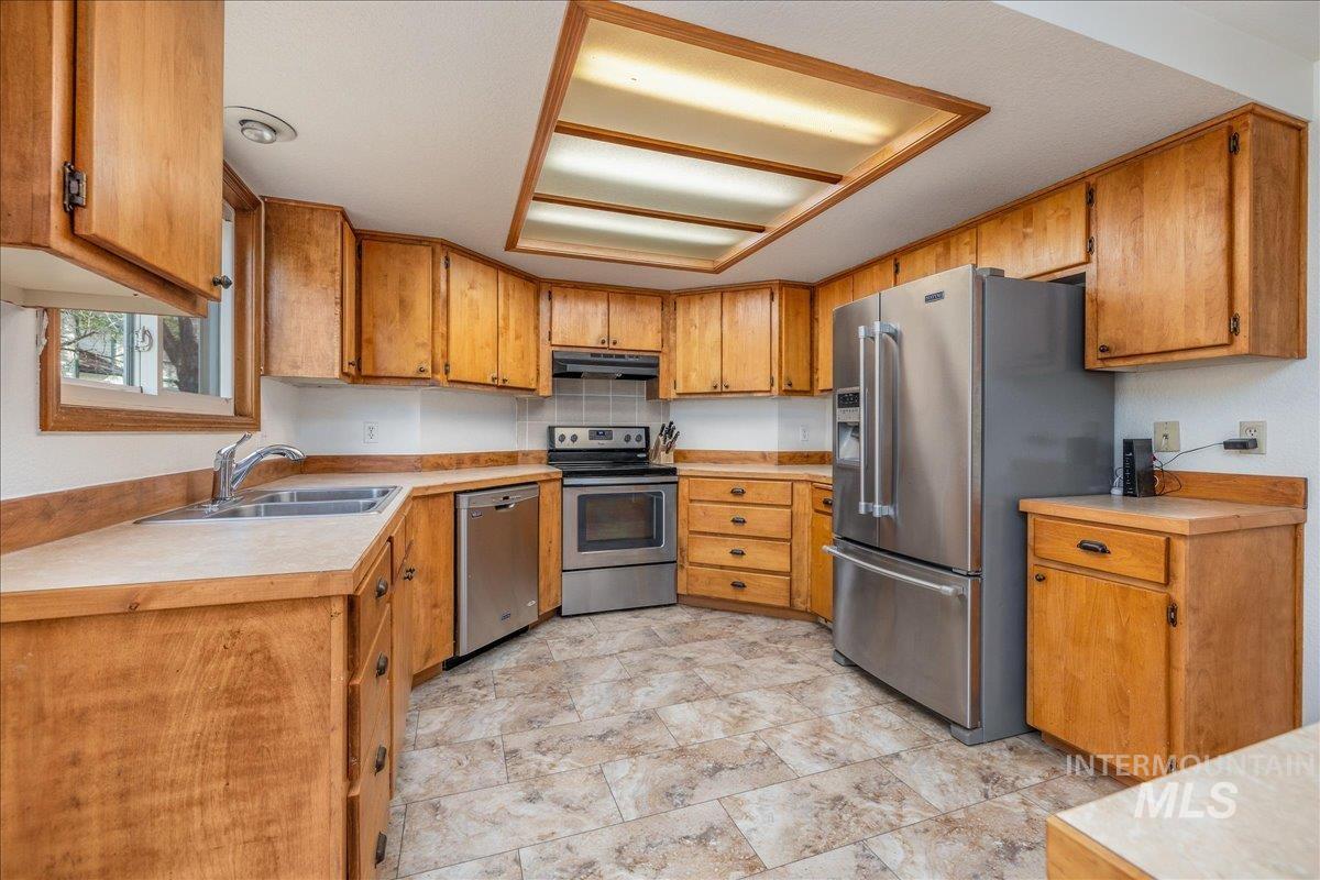 236 East Bayview Court Boise, ID 83706 - Photo 15 of 49 Kitchen with light countertops, stainless steel appliances, and wood finish cabinetry