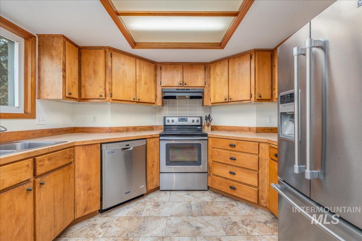 236 East Bayview Court Boise, ID 83706 - Photo 16 of 49 Kitchen featuring stainless steel appliances, light countertops, and wood finish cabinetry