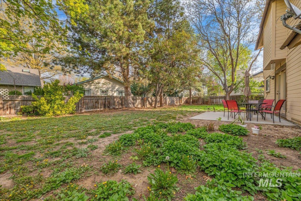 236 East Bayview Court Boise, ID 83706 - Photo 46 of 49 Fenced backyard featuring a patio area