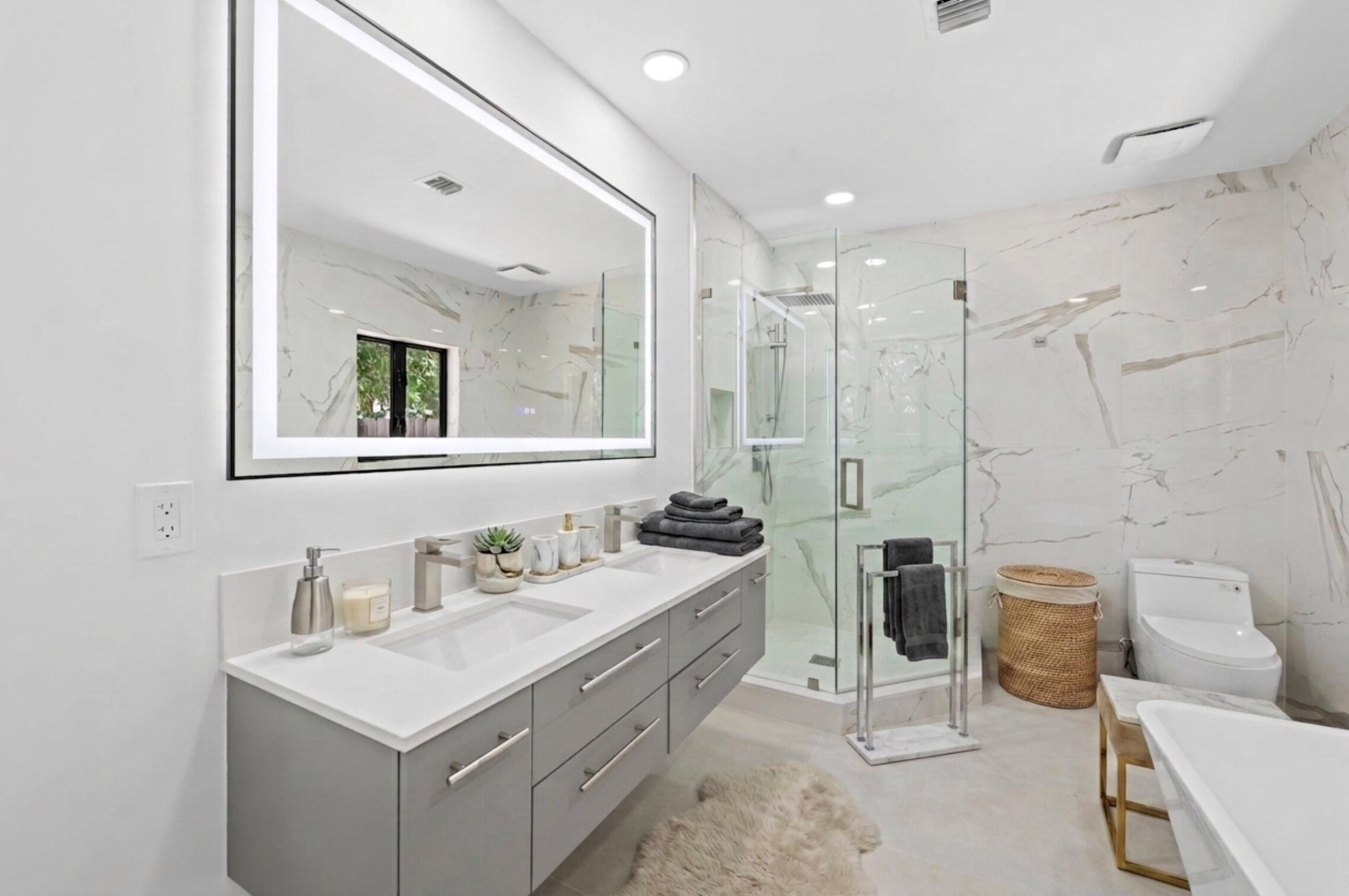 2811 Northeast 53rd Court Lighthouse Point, FL 33064 - Photo 18 of 31 Master Bath Staged