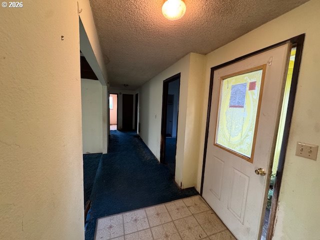 560 St John Street Sutherlin, OR 97479 - Photo 14 of 43 a view of an entryway